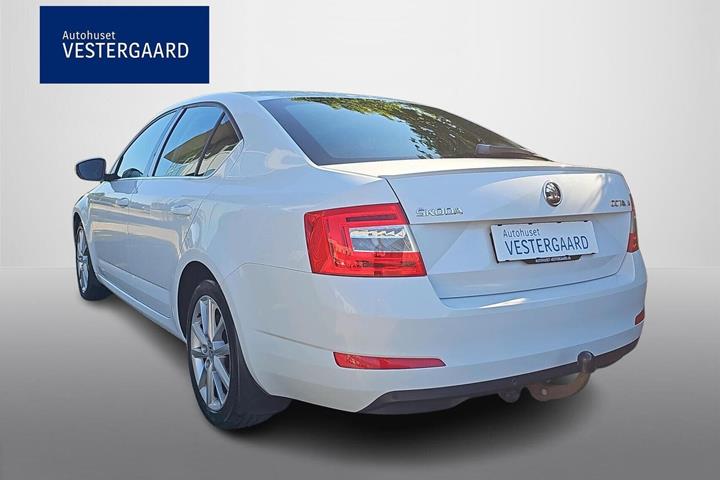 Hvid Skoda Octavia fra 2015