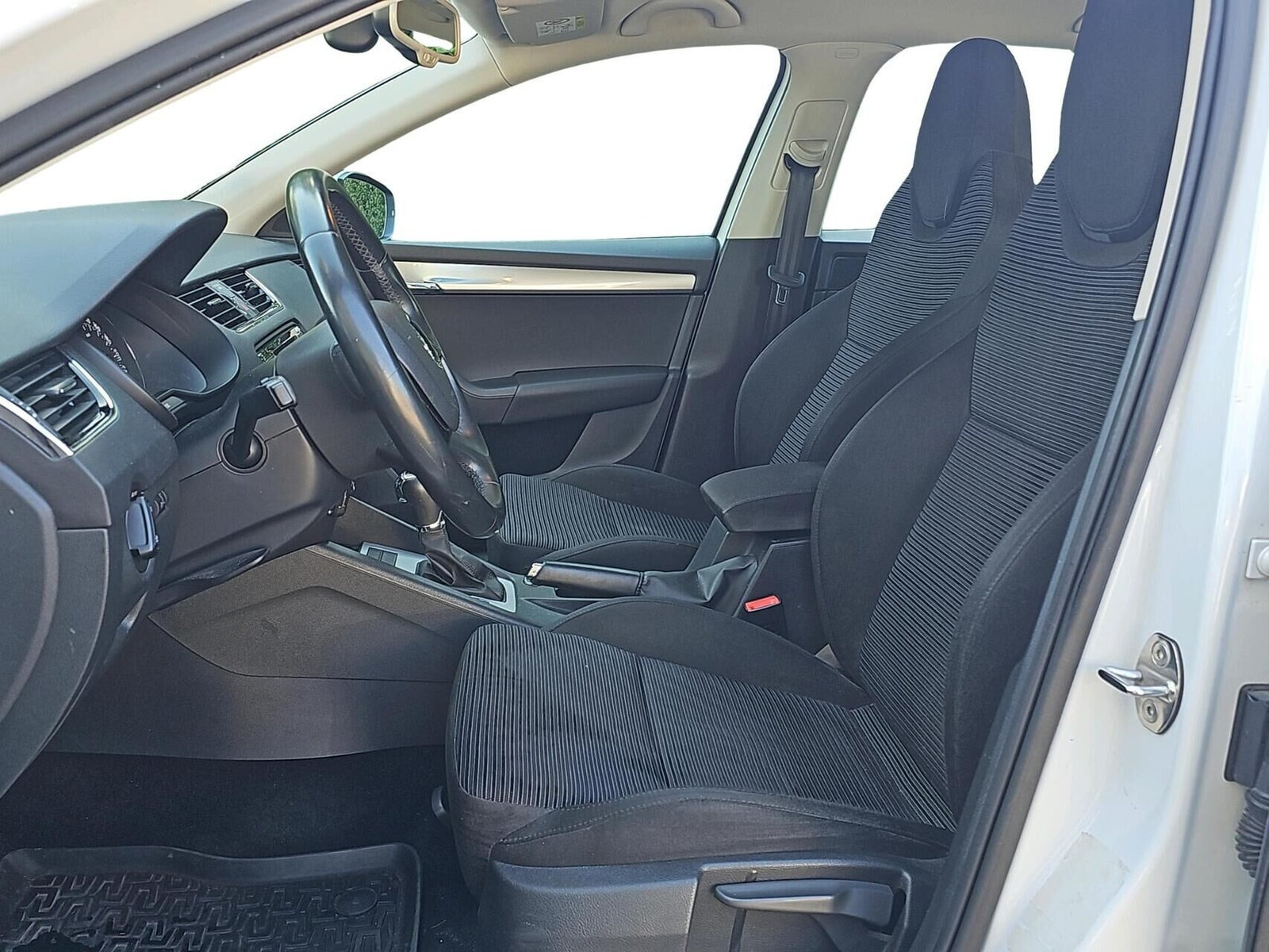 Hvid Skoda Octavia fra 2015