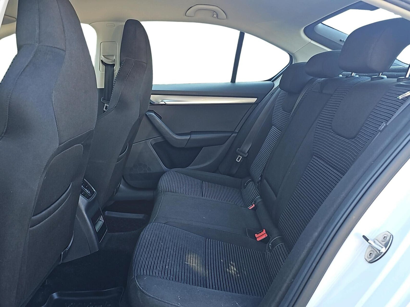 Hvid Skoda Octavia fra 2015