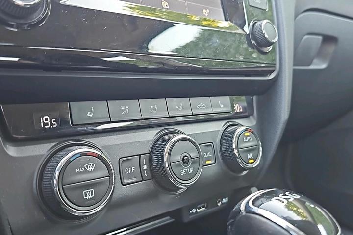 Hvid Skoda Octavia fra 2015