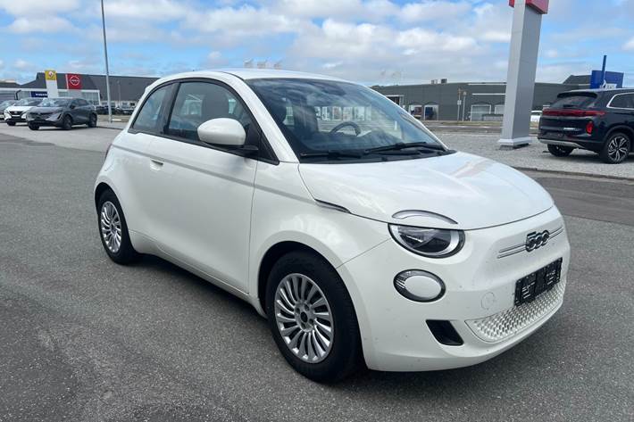 Hvid Fiat 500e fra 2023