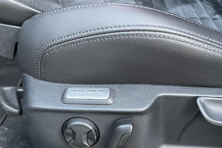 Grå VW Passat fra 2016
