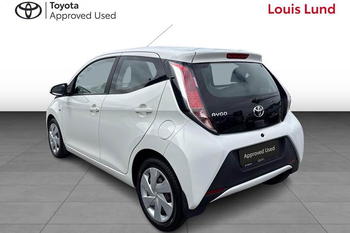 Hvid Toyota Aygo fra 2017