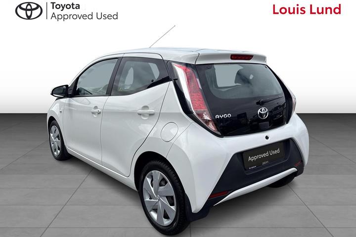 Hvid Toyota Aygo fra 2017