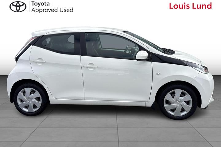 Hvid Toyota Aygo fra 2017