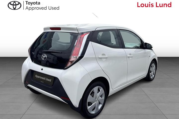 Hvid Toyota Aygo fra 2017