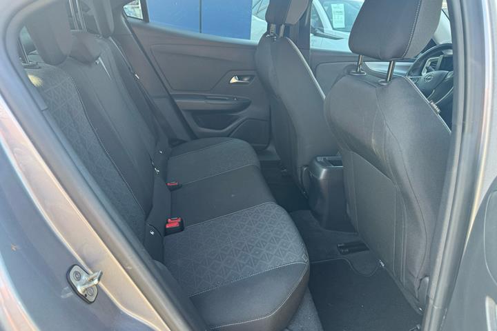 Grå Opel Mokka fra 2022