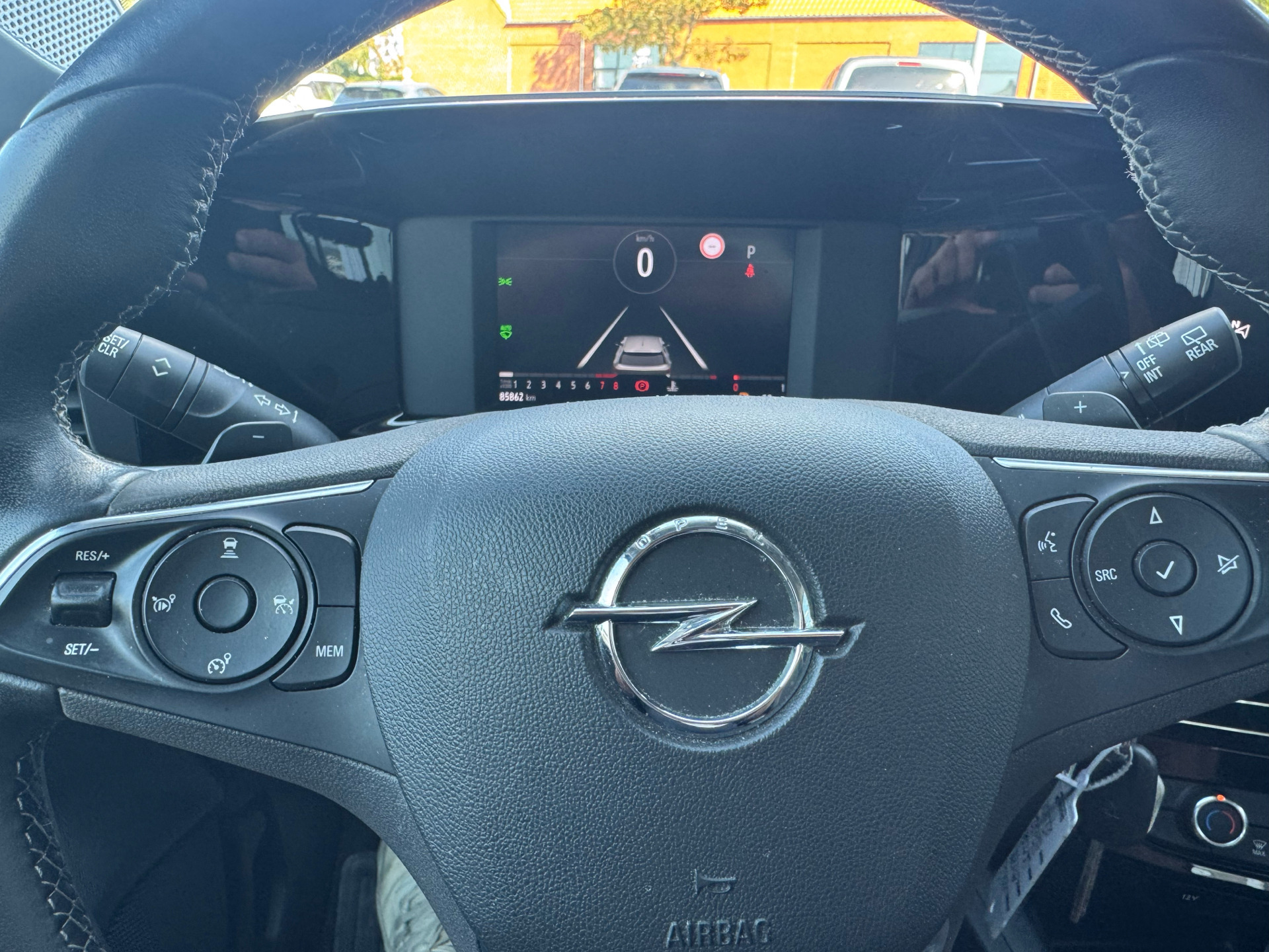 Grå Opel Mokka fra 2022