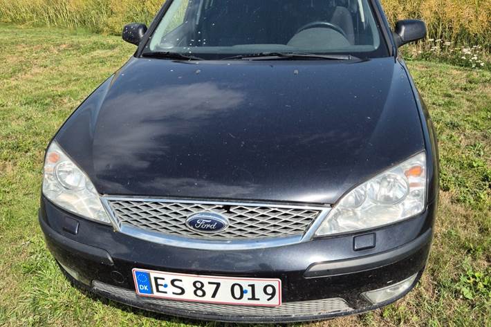 Sort Ford Mondeo fra 2005