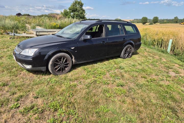 Sort Ford Mondeo fra 2005