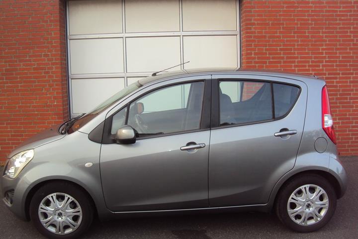 Grå Suzuki Splash fra 2013