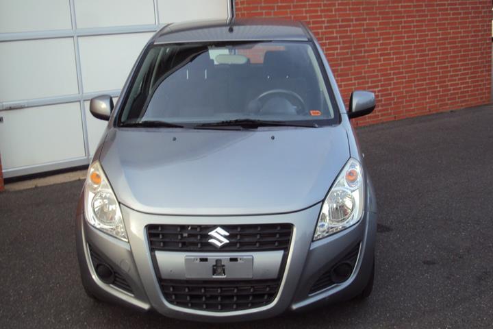 Grå Suzuki Splash fra 2013