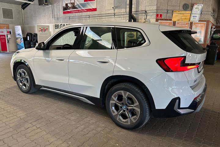 Hvid BMW iX1 fra 2024