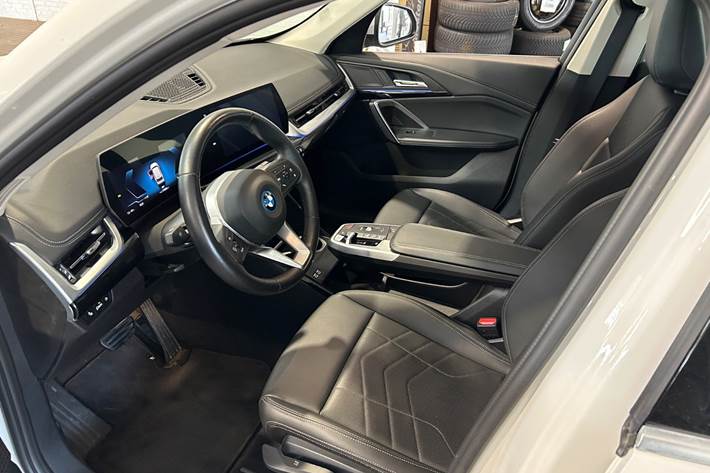 Hvid BMW iX1 fra 2024