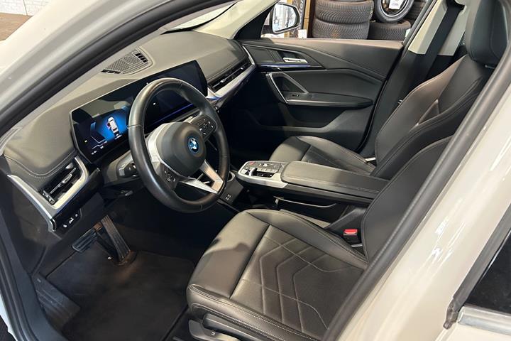 Hvid BMW iX1 fra 2024