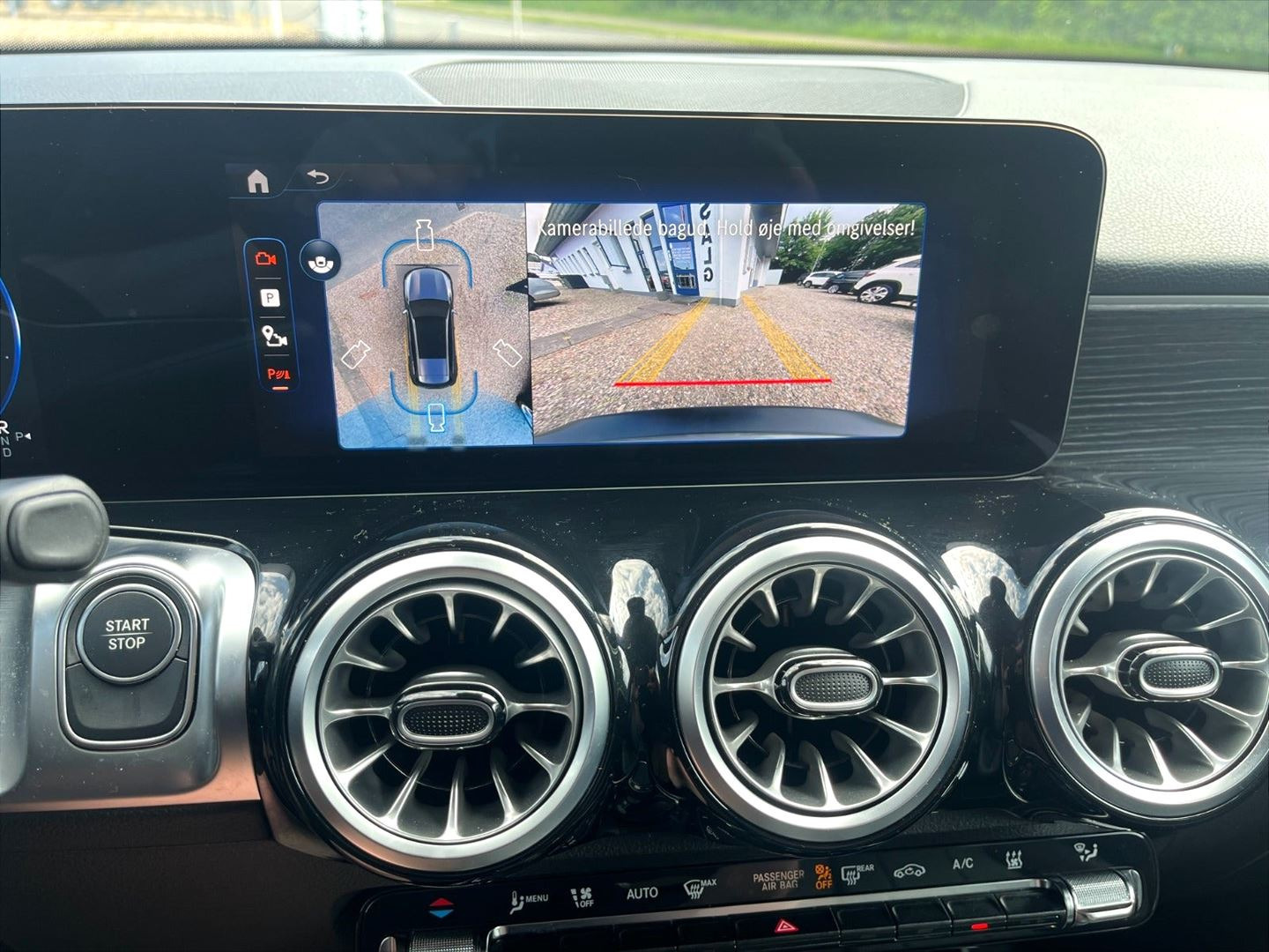 Grå Mercedes EQB 250+ fra 2025