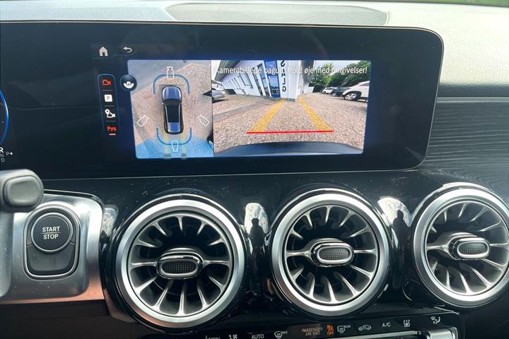 Grå Mercedes EQB 250+ fra 2025