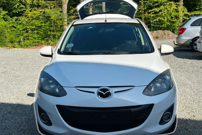Hvid Mazda 2 fra 2014