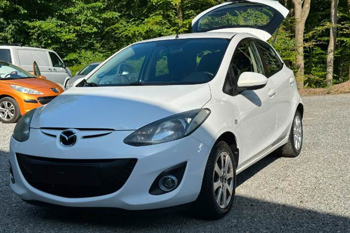 Hvid Mazda 2 fra 2014
