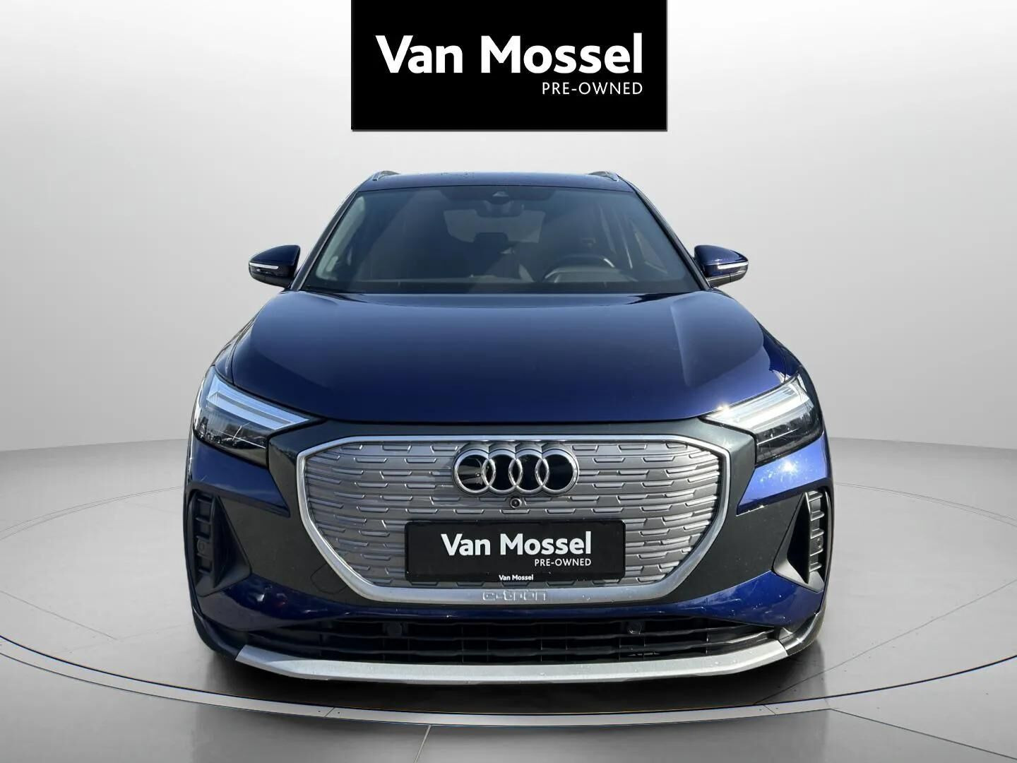 Blå Audi Q4 fra 2024