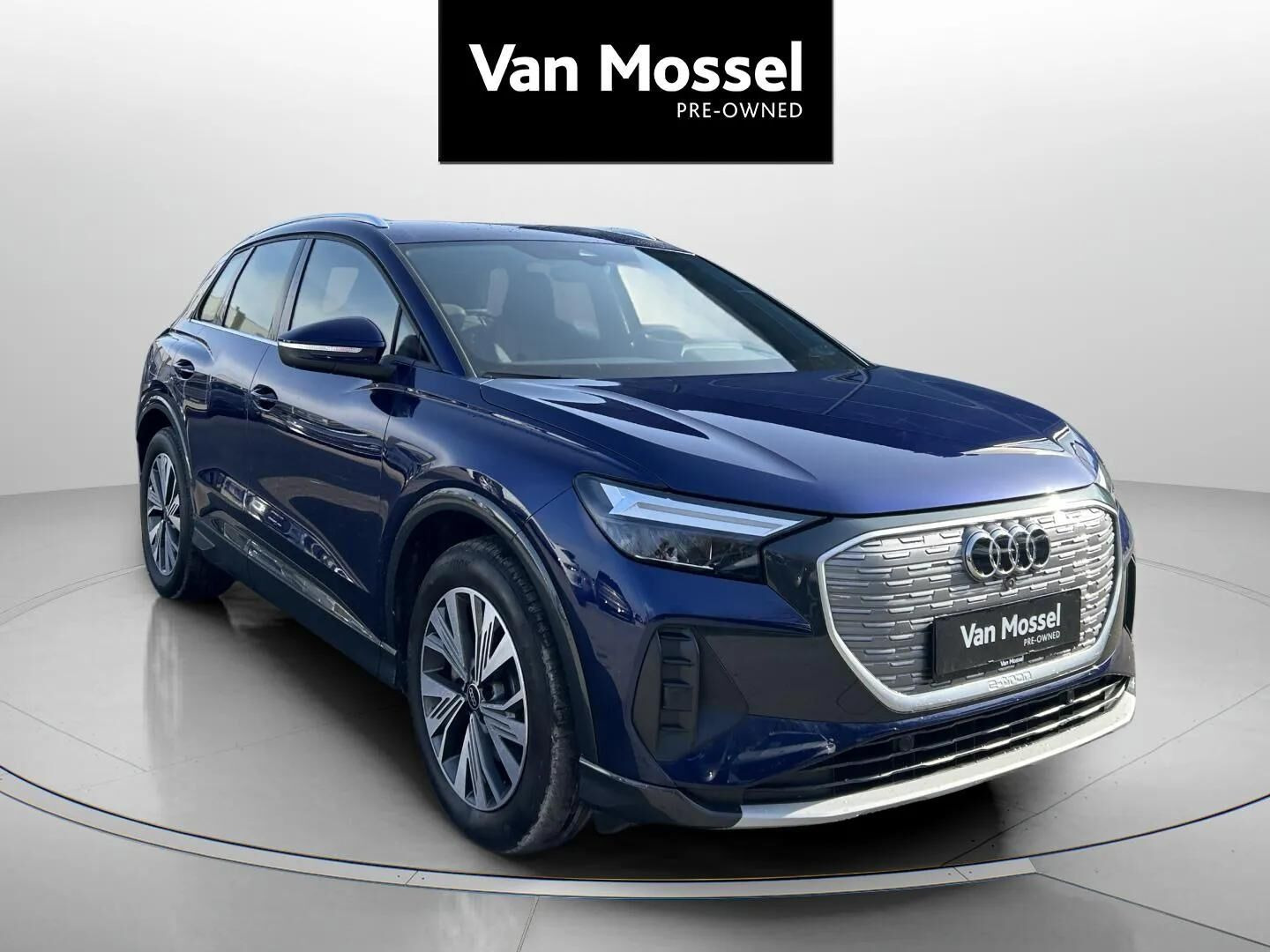 Blå Audi Q4 fra 2024