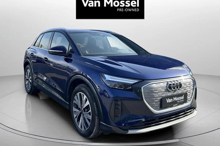 Blå Audi Q4 fra 2024