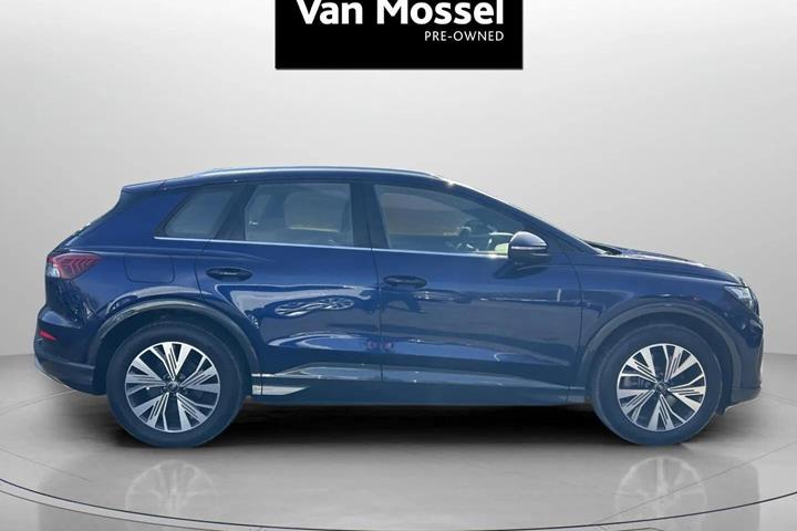 Blå Audi Q4 fra 2024