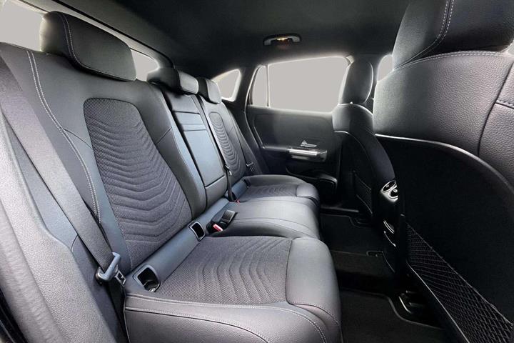 Sort Mercedes EQA 250 fra 2024
