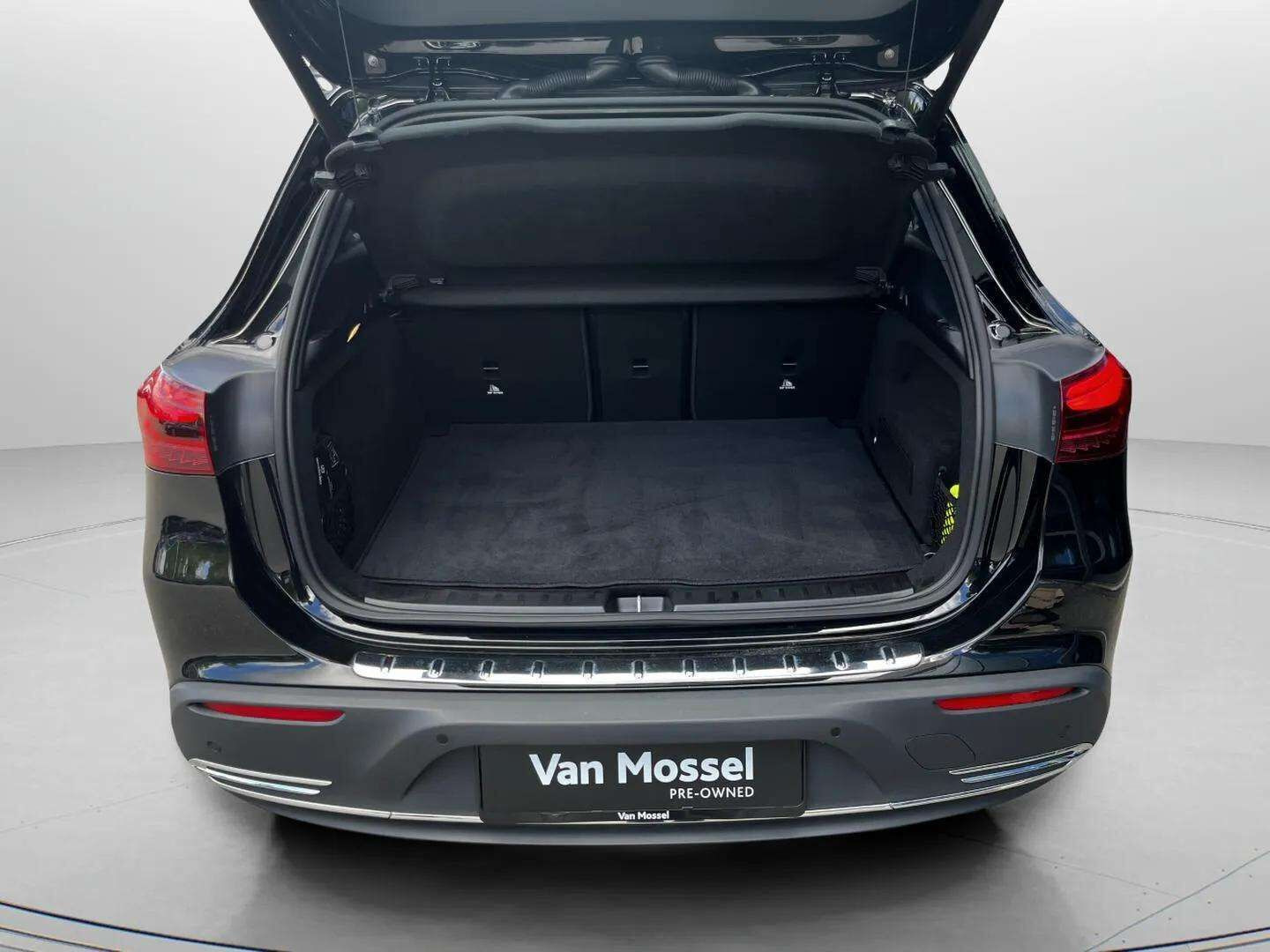 Sort Mercedes EQA 250 fra 2024