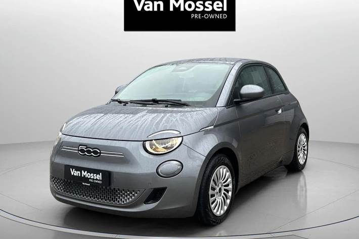 Grå Fiat 500e fra 2023