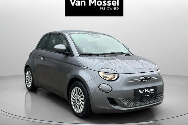 Grå Fiat 500e fra 2023