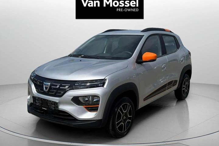 Sølv Dacia Spring fra 2023 set udefra
