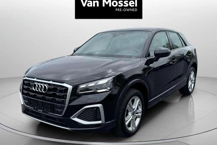 Sort Audi Q2 fra 2023 set udefra