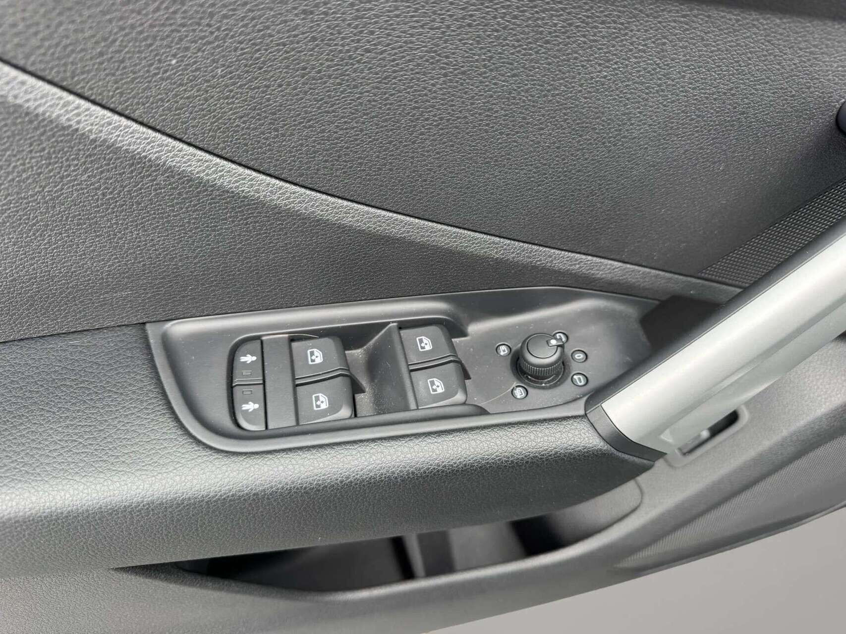 Sort Audi Q2 fra 2023