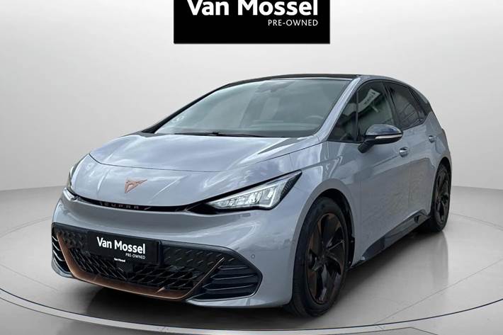 Grå Cupra Born fra 2022 set udefra