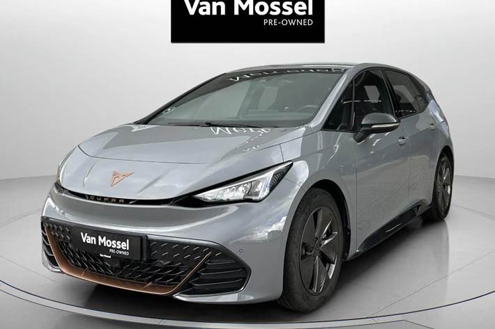 Grå Cupra Born fra 2023 set udefra