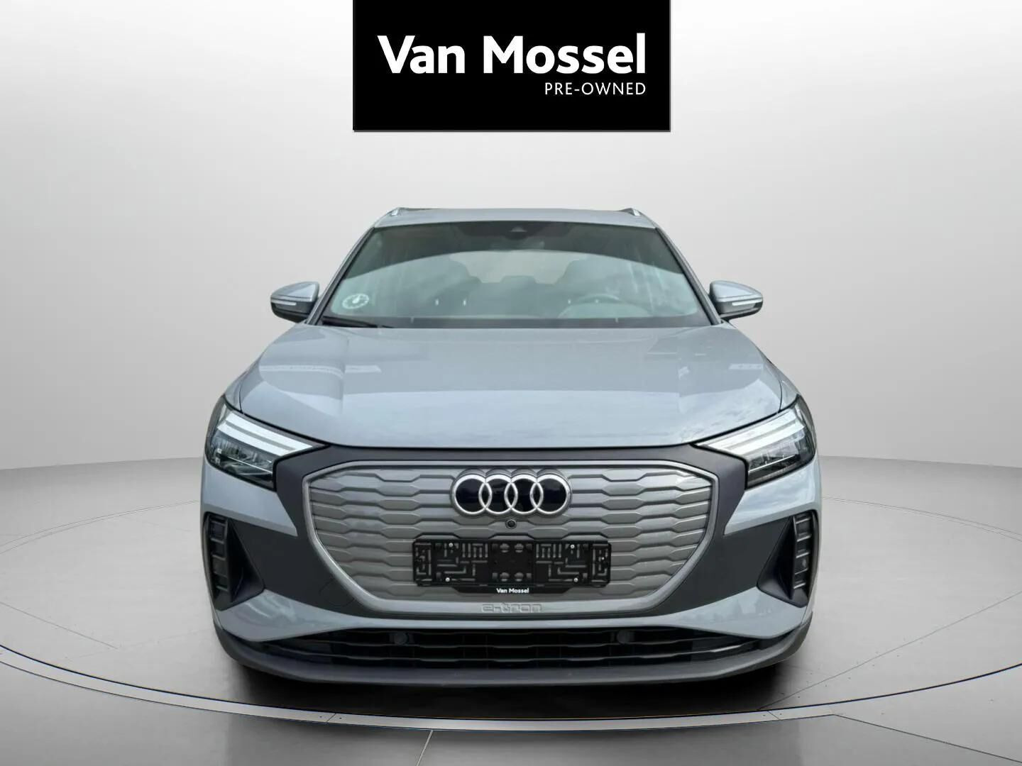 Grå Audi Q4 fra 2023
