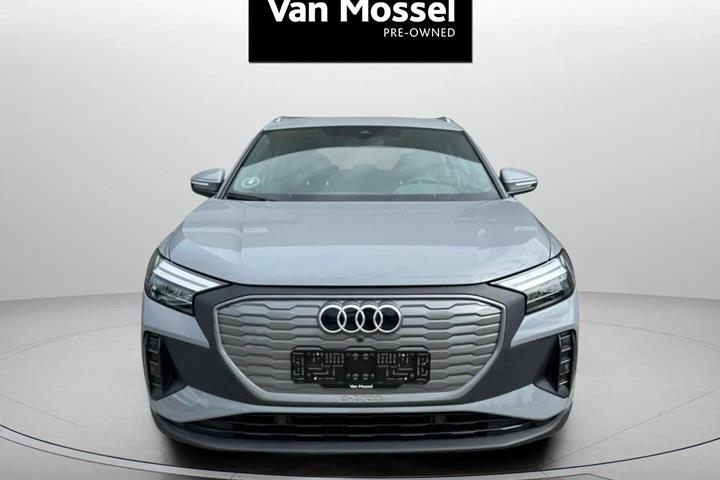 Grå Audi Q4 fra 2023