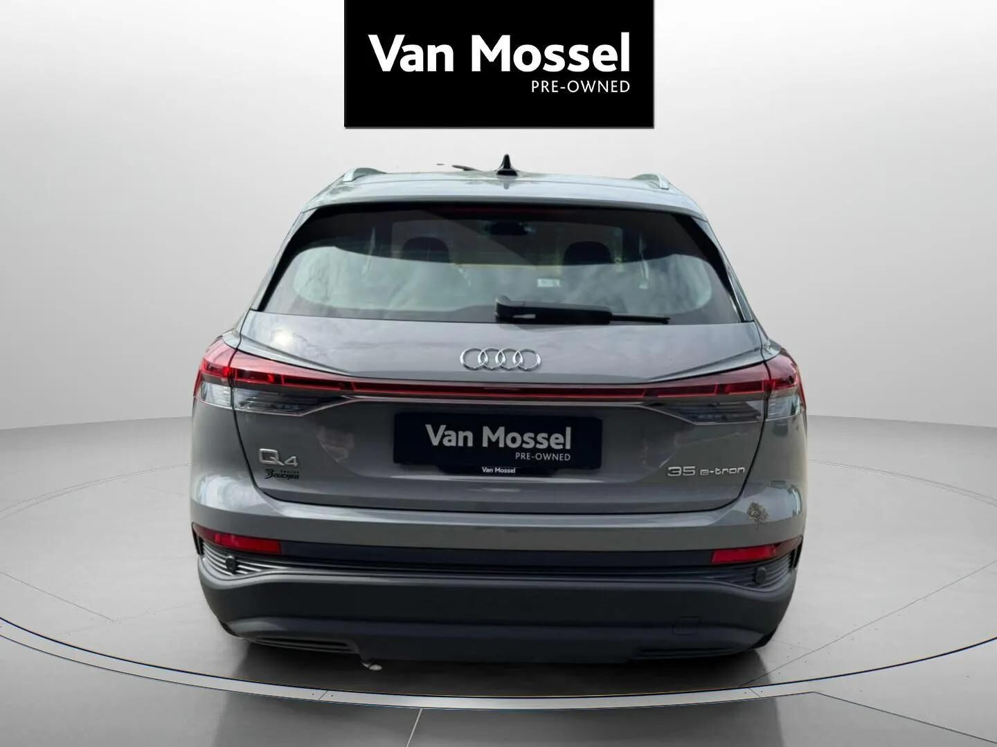 Grå Audi Q4 fra 2023