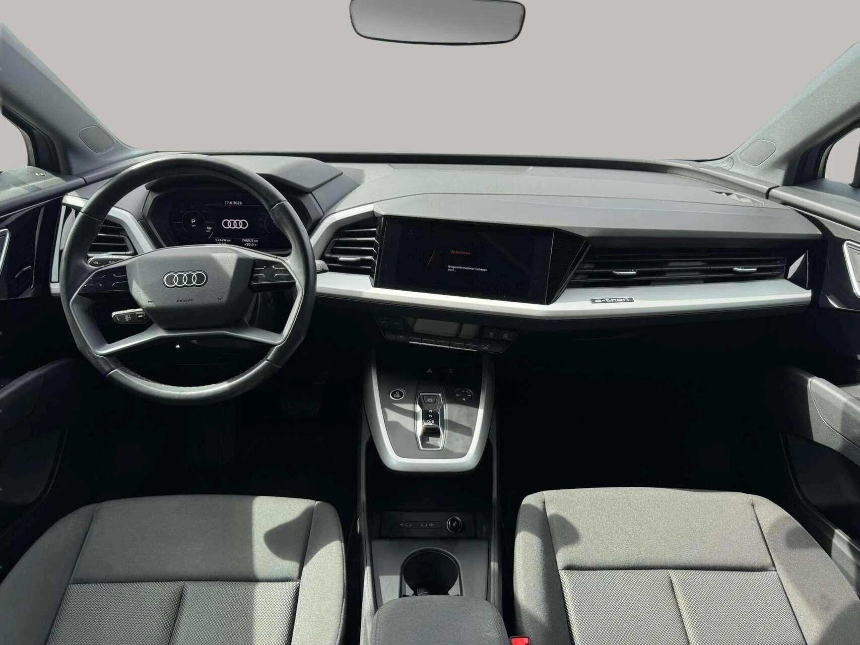 Grå Audi Q4 fra 2023
