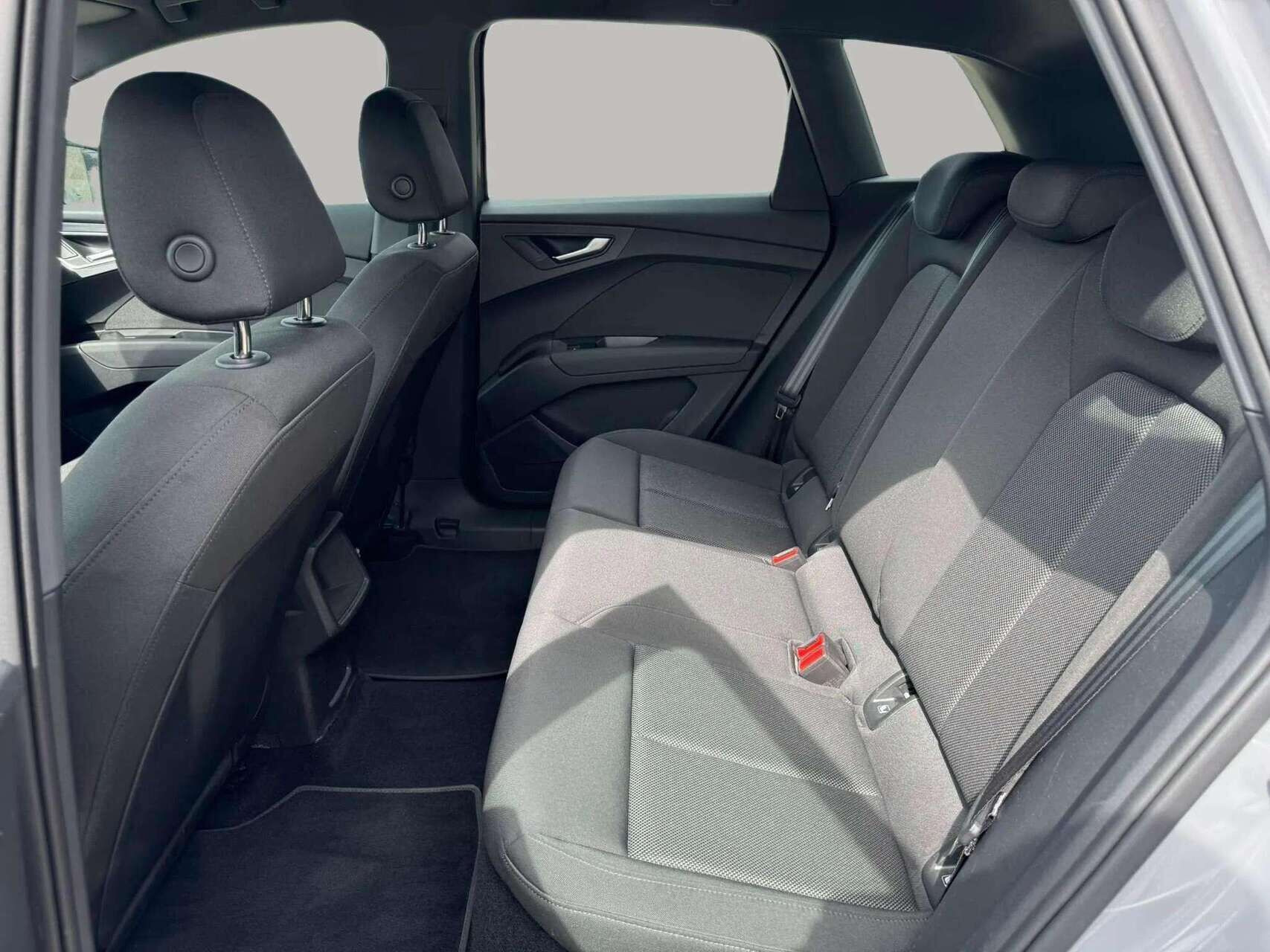 Grå Audi Q4 fra 2023