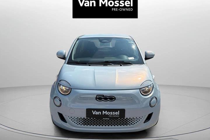 Sølv Fiat 500e fra 2023