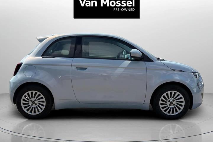 Sølv Fiat 500e fra 2023