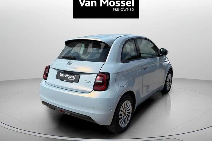 Sølv Fiat 500e fra 2023