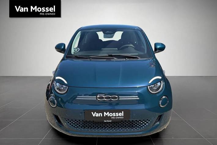 Grøn Fiat 500e fra 2023