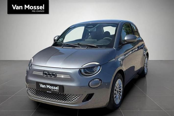 Grå Fiat 500e fra 2023 set udefra