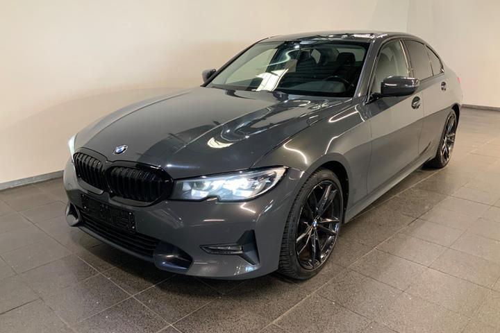 Grå BMW 320d fra 2019 set udefra