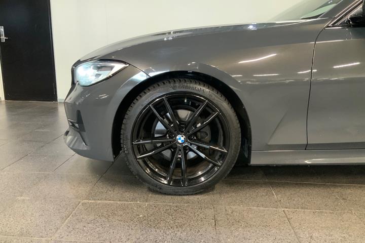 Grå BMW 320d fra 2019