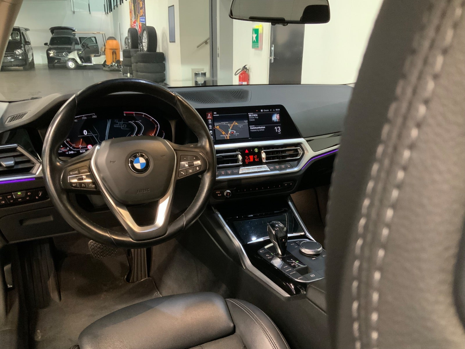 Grå BMW 320d fra 2019