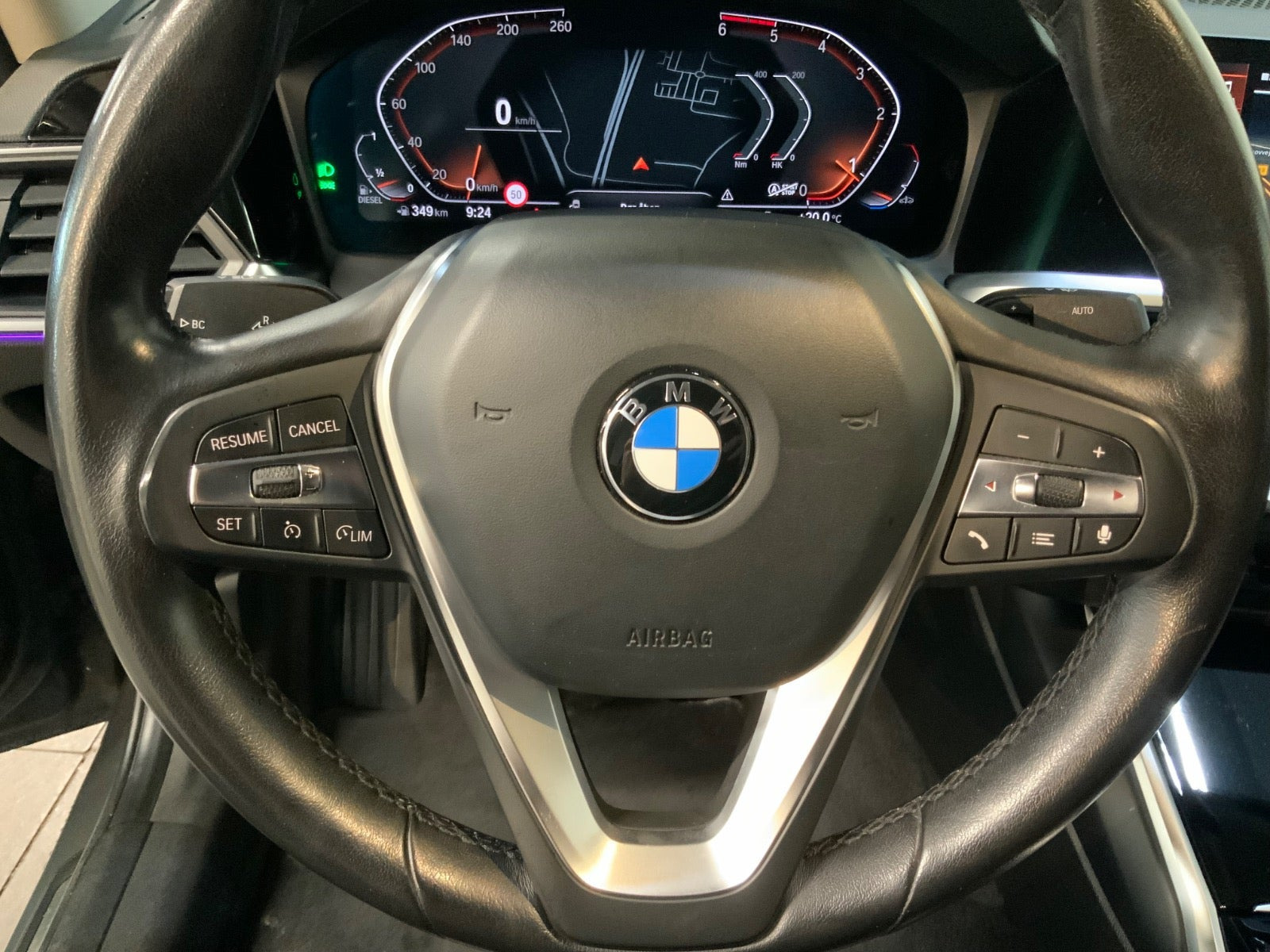 Grå BMW 320d fra 2019